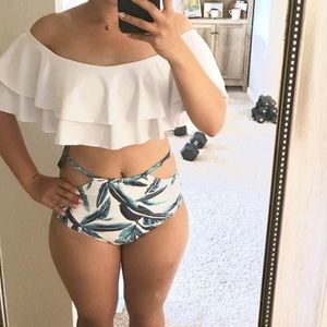 Flirty white swimsuit top - small NWOT